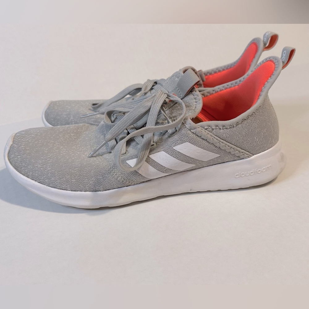 Womens Adidas Cloudfoam. Gray & white. Size 8.